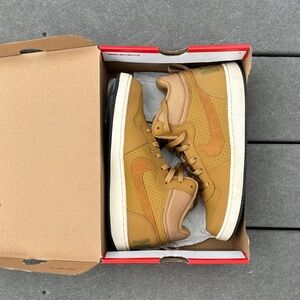 Nike court borough mid (GS) 7Y